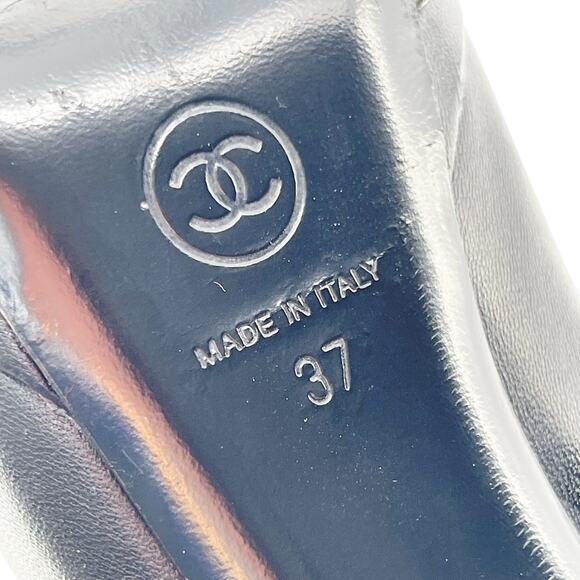 Chanel Black Lambskin CC Cap Toe Chain Detail Knee High Heel Boot size EU 37 - Picture 16 of 16